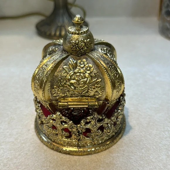 Vintage Gold Tone Crown music/trinket box - Picture 6 of 13
